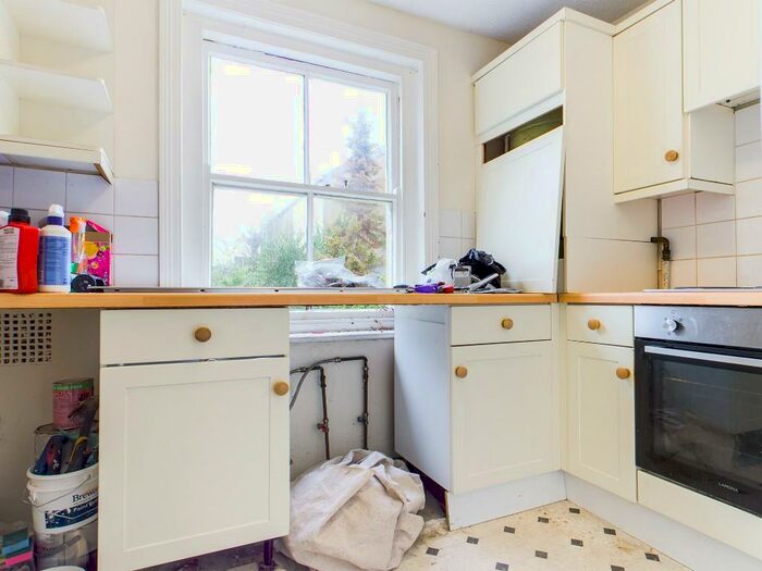 1 Bedroom Flat To Rent In Ditchling Rise, BN1