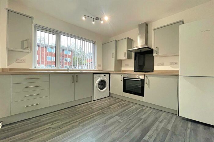 2 Bedroom Apartment For Sale In Windsor Court, Ashton Lane, Sale, M33