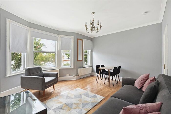 2 Bedroom Flat For Sale In Petley Road, Hammersmith, London, W6