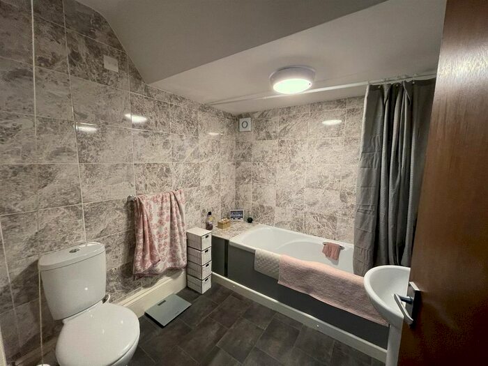 1 Bedroom Flat To Rent In Grosvenor Street, Cheltenham, GL52