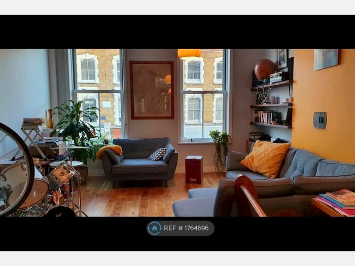 2 Bedroom Flat To Rent In Stoke Newington High Street, London, N16