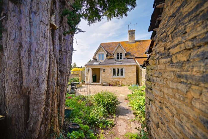 3 Bedroom Semi-Detached House For Sale In Down Ampney, GL7