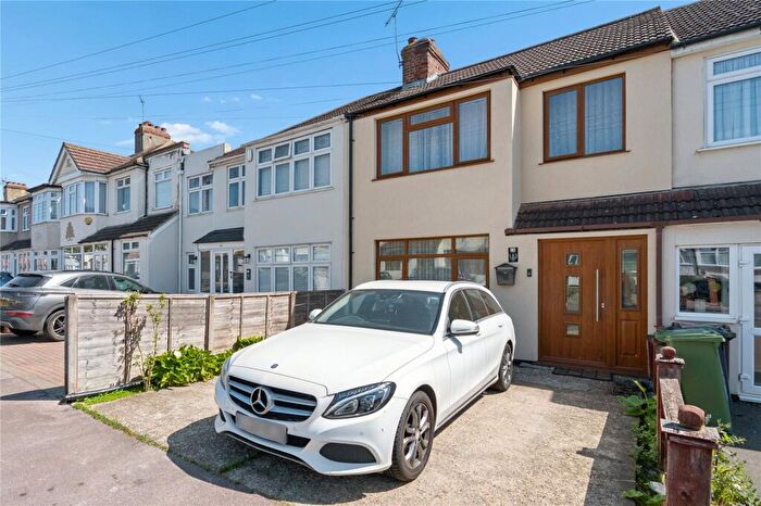 3 Bedroom Terraced House For Sale In Gorseway, Romford, RM7