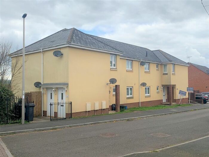 2 Bedroom Flat To Rent In Oakfields, Tiverton, EX16