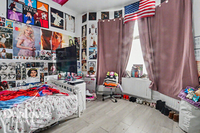 3 Bedroom Block Of Apartments For Sale In Moorland Road, Cardiff, CF24