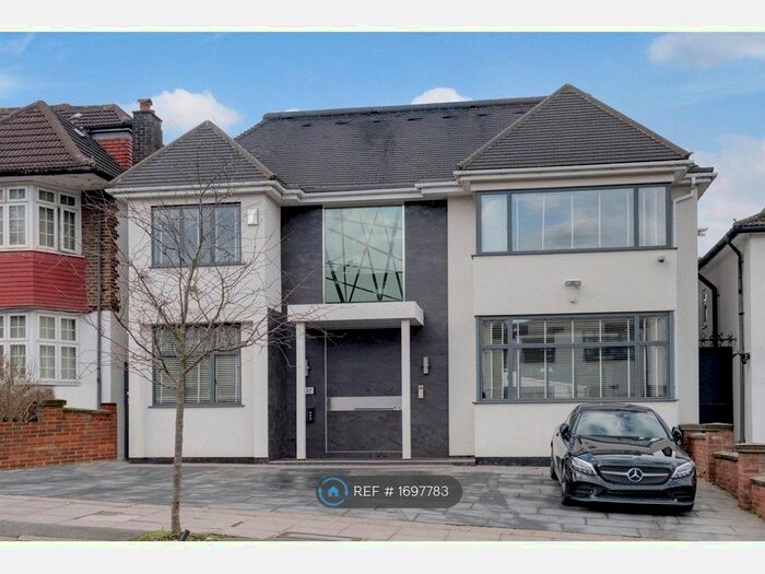 6 Bedroom Detached House To Rent In Downage, London, NW4