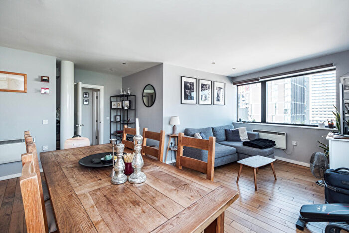 2 Bedroom Apartment To Rent In Rufford Mews, Kings Cross, N1