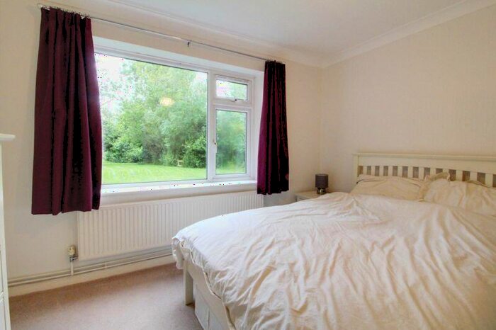 2 Bedroom Flat For Sale In Lambs Close, Cuffley, EN6