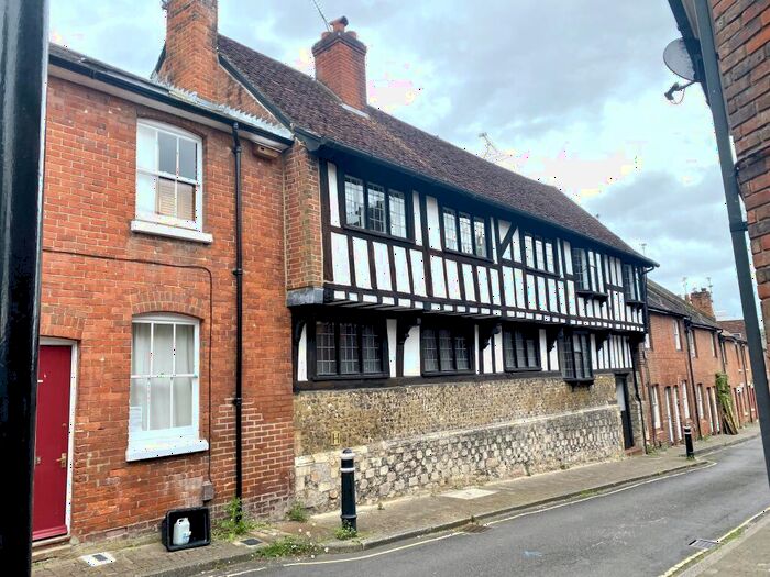 3 Bedroom Flat To Rent In St. Johns Street, Winchester, SO23
