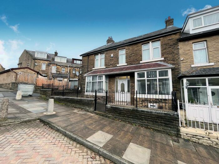 4 Bedroom House To Rent In Whitby Road, Bradford, BD8