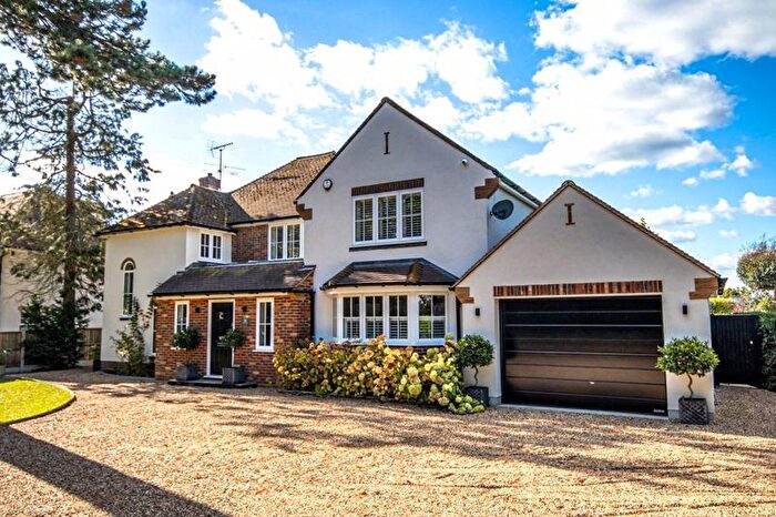 4 Bedroom Detached House For Sale In Roundwood Avenue, Hutton Mount, Brentwood, CM13