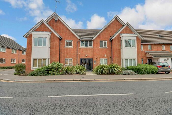 2 Bedroom Flat To Rent In Fairfax Drive, Westcliff-On-Sea, SS0