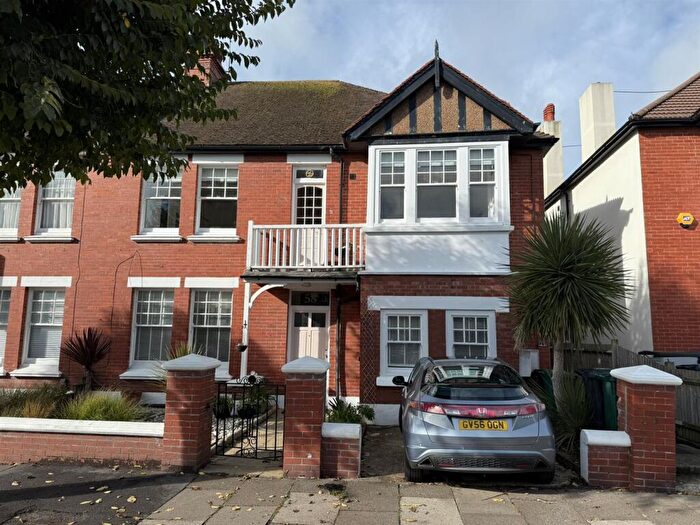 3 Bedroom Flat For Sale In Langdale Gardens, Hove, BN3
