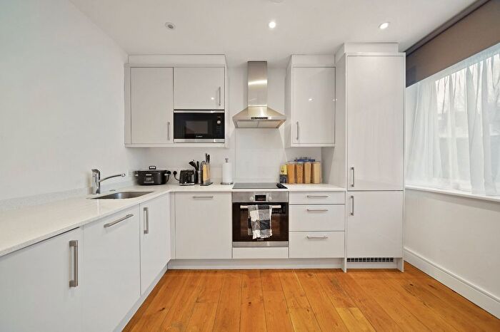 1 Bedroom Flat To Rent In Park Avenue, Bushey, WD23