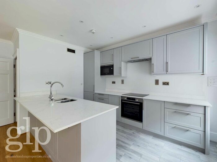 3 Bedroom Flat To Rent In Gower Street, Bloomsbury, WC1E