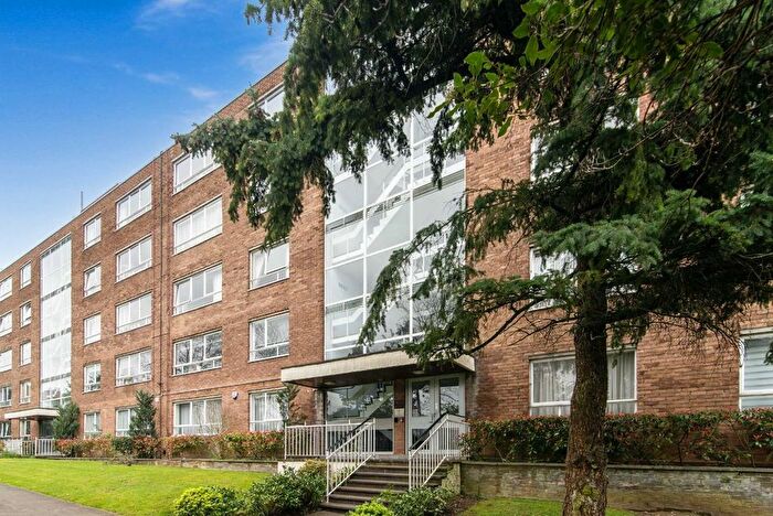 2 Bedroom Flat For Sale In High Mount, London, NW4
