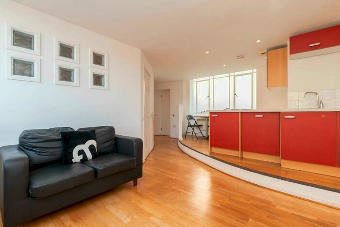 Apartment To Rent In Sun House, Bennetts Hill, B2