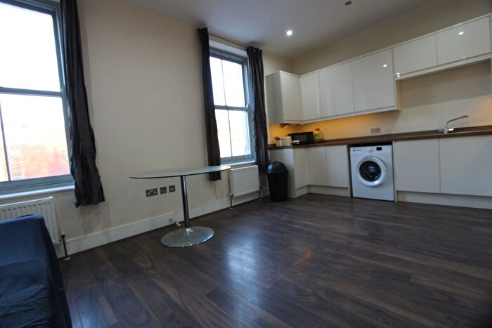 3 Bedroom Flat To Rent In Morden Road, South Wimbledon, SW19