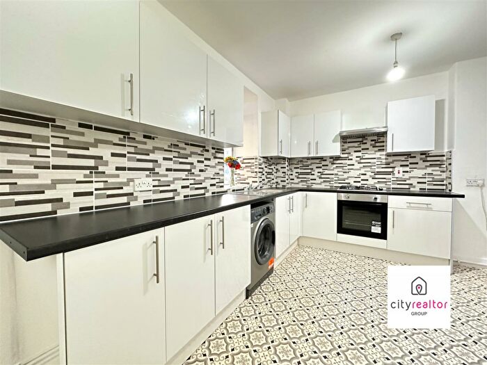 6 Bedroom House To Rent In Three Colt Street, London, E14