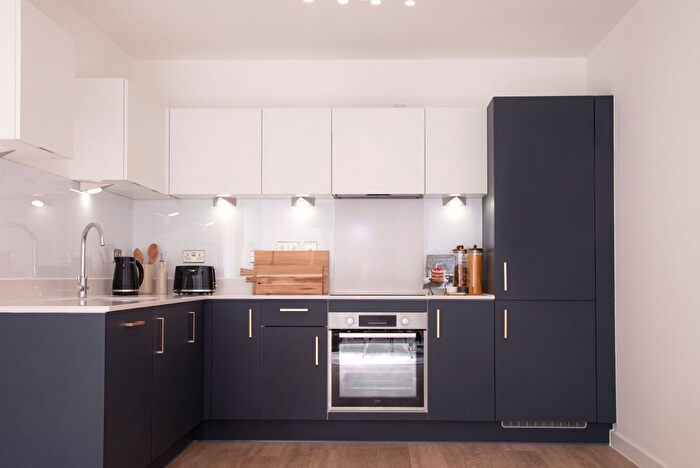 2 Bedroom Flat To Rent In Old Market Place, Farnham, GU9