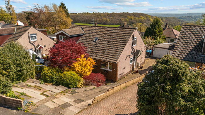 4 Bedroom Semi-Detached House For Sale In Hill View Gardens, Northowtam, HX3