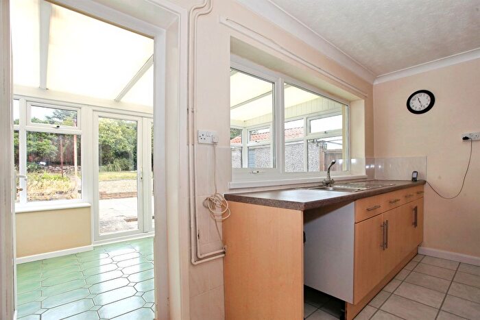 2 Bedroom Detached Bungalow For Sale In Pennine Way, Peterborough, PE4