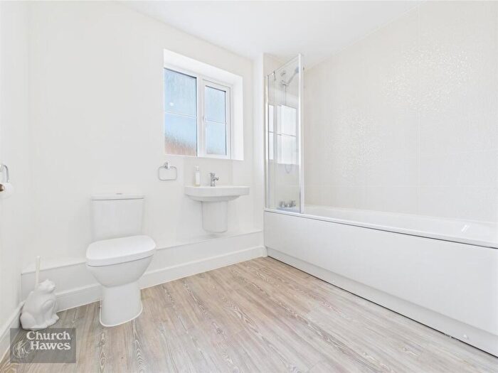2 Bedroom Bungalow For Sale In Defiant Drive, Maldon, CM9