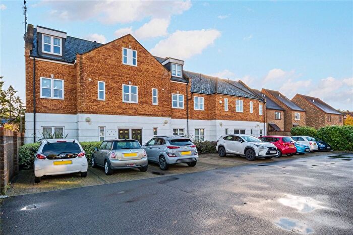 1 Bedroom Flat To Rent In Napier Road, Ashford, Surrey, TW15