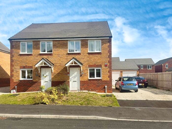 3 Bedroom Semi-Detached House For Sale In Elmton Way, Creswell, Worksop, S80