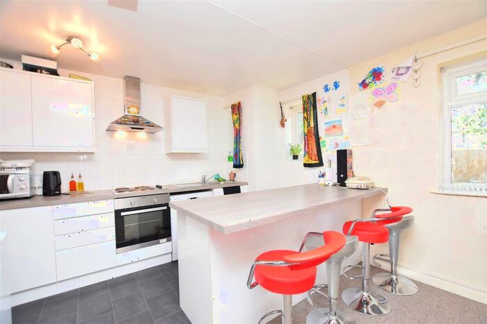 2 Bedroom Flat To Rent In Chelsea Close, Hampton Hill, Hampton, TW12