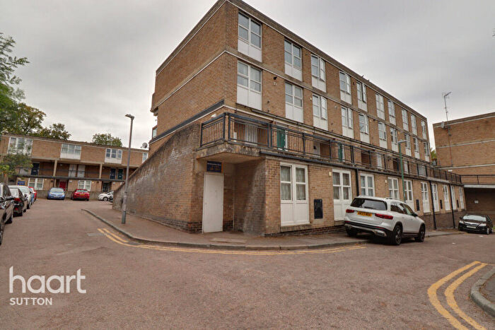 3 Bedroom Flat For Sale In Nettlecombe Close, Sutton, SM2
