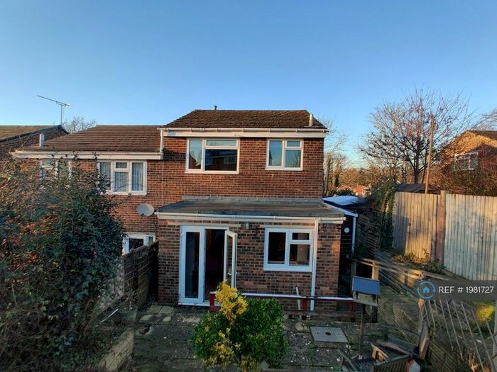 3 Bedroom Semi-Detached House To Rent In Woodside Road, North Baddesley, Southampton, SO52