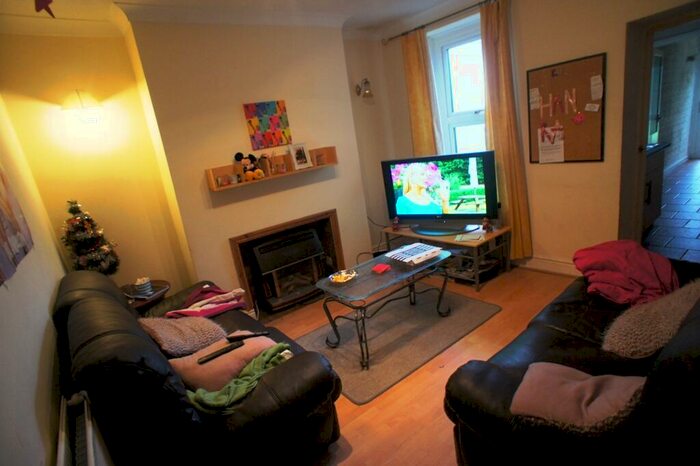 3 Bedroom Terraced House To Rent In Letty Street, Cathays, CF24