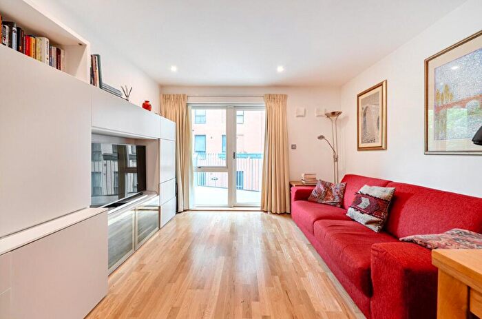 1 Bedroom Apartment For Sale In Jamaica Road, London, SE16