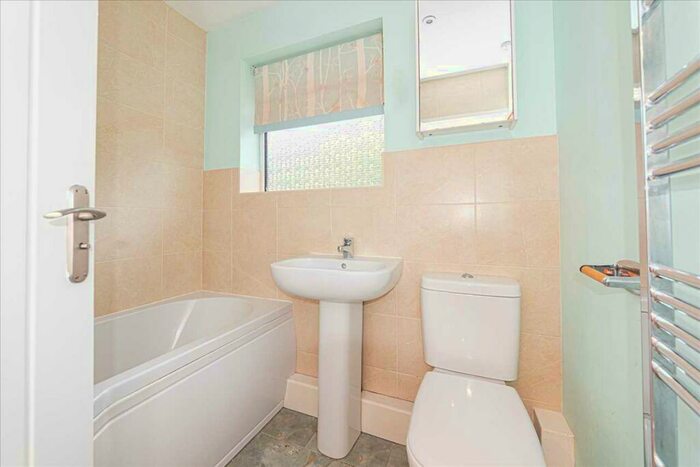 2 Bedroom Bungalow To Rent In Nine Mile Ride, Finchampstead, Finchampstead, Wokingham, RG40