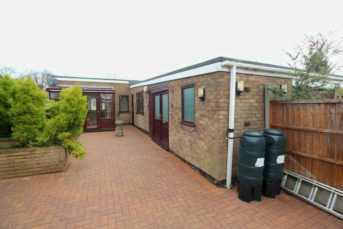 2 Bedroom Detached Bungalow To Rent In Carlson Gardens, Lutterworth, LE17