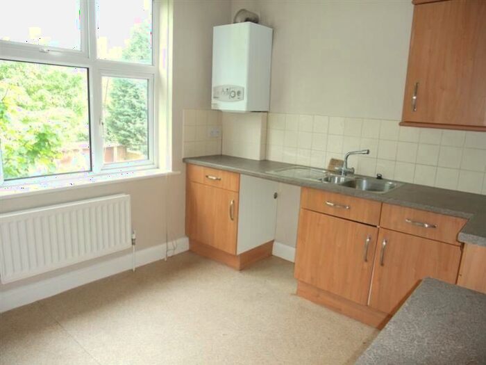 2 Bedroom Flat To Rent In Cranleigh Close, Sanderstead, Surrey, CR2