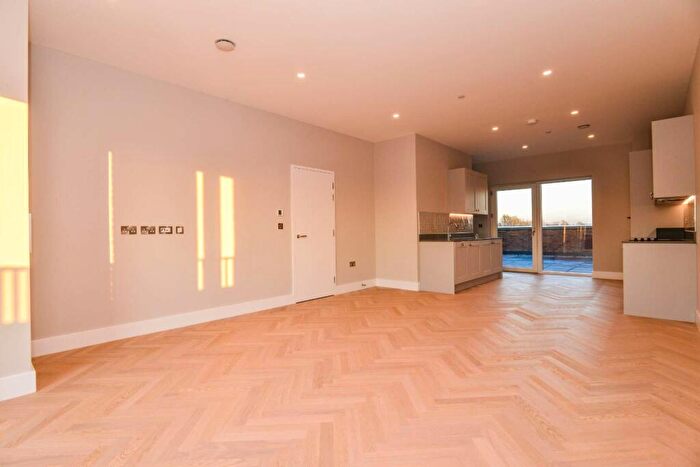 2 Bedroom Flat To Rent In India Way, Mill Hill East, London, NW7