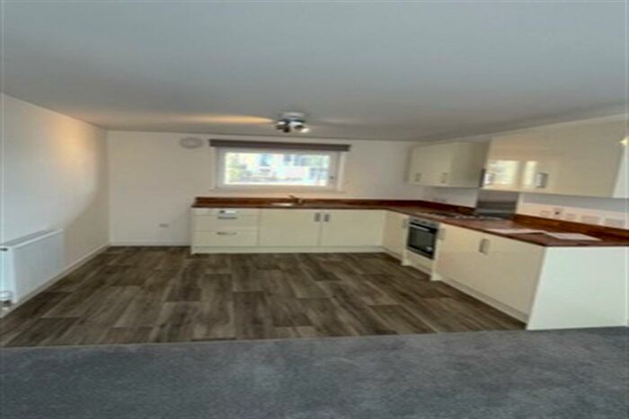 3 Bedroom Ground Flat To Rent In Saltire Square, Waterfront, EH5