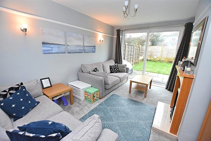 3 Bedroom Semi-Detached House For Sale In Northway, Holmes Chapel, CW4