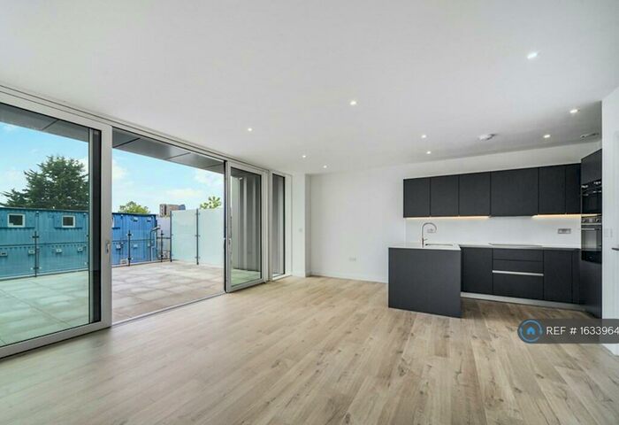 2 Bedroom Flat To Rent In Hartingtons Court, London, N4