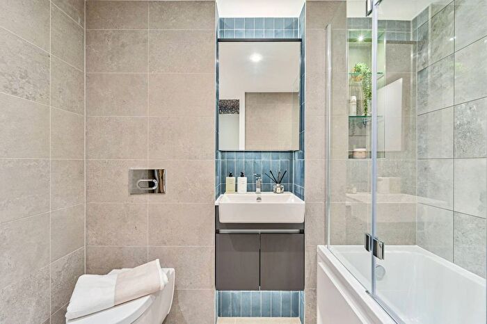 2 Bedroom Flat For Sale In Royal Arsenal Riverside, Woolwich, SE18