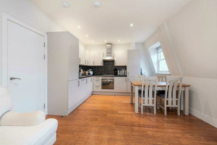 2 Bedroom Flat To Rent In Kingsland High Street, London, E8