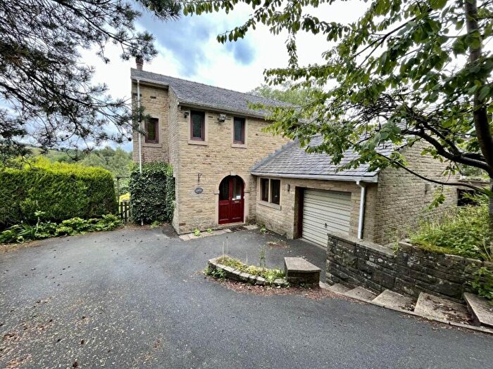 4 Bedroom Property To Rent In Stansfield Hall Road, Todmorden, OL14