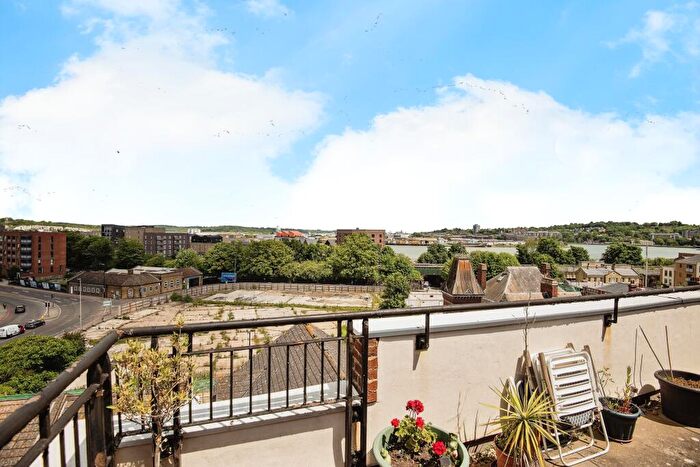 1 Bedroom Flat For Sale In Rochester Gate, High Street, Rochester, Kent, ME1