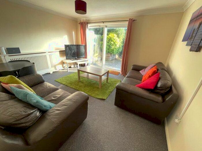 4 Bedroom Semi-Detached House To Rent In Hallett Walk, Canterbury, Kent, CT1