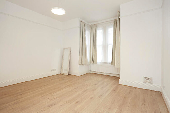Studio To Rent In Cranes Park, Surbiton, Surrey, KT5