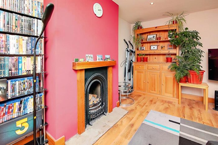3 Bedroom Terraced House For Sale In Barnack Road, Stamford, PE9