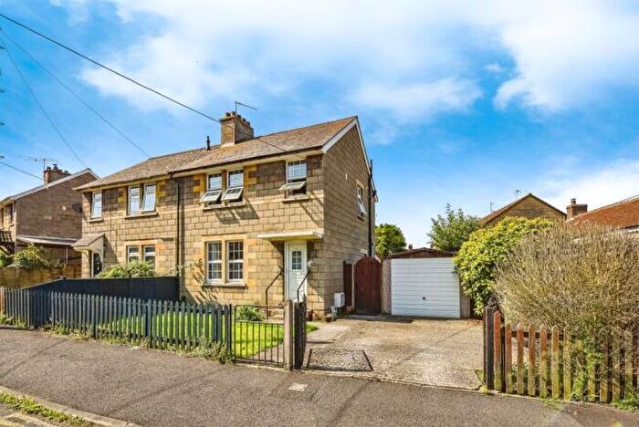 3 Bedroom House To Rent In Crescent Road, Melksham, SN12