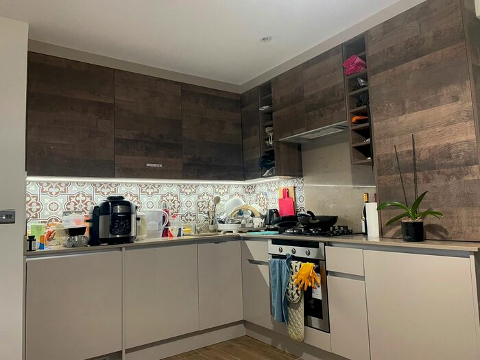 1 Bedroom Flat To Rent In Hyde Road, Watford, WD17